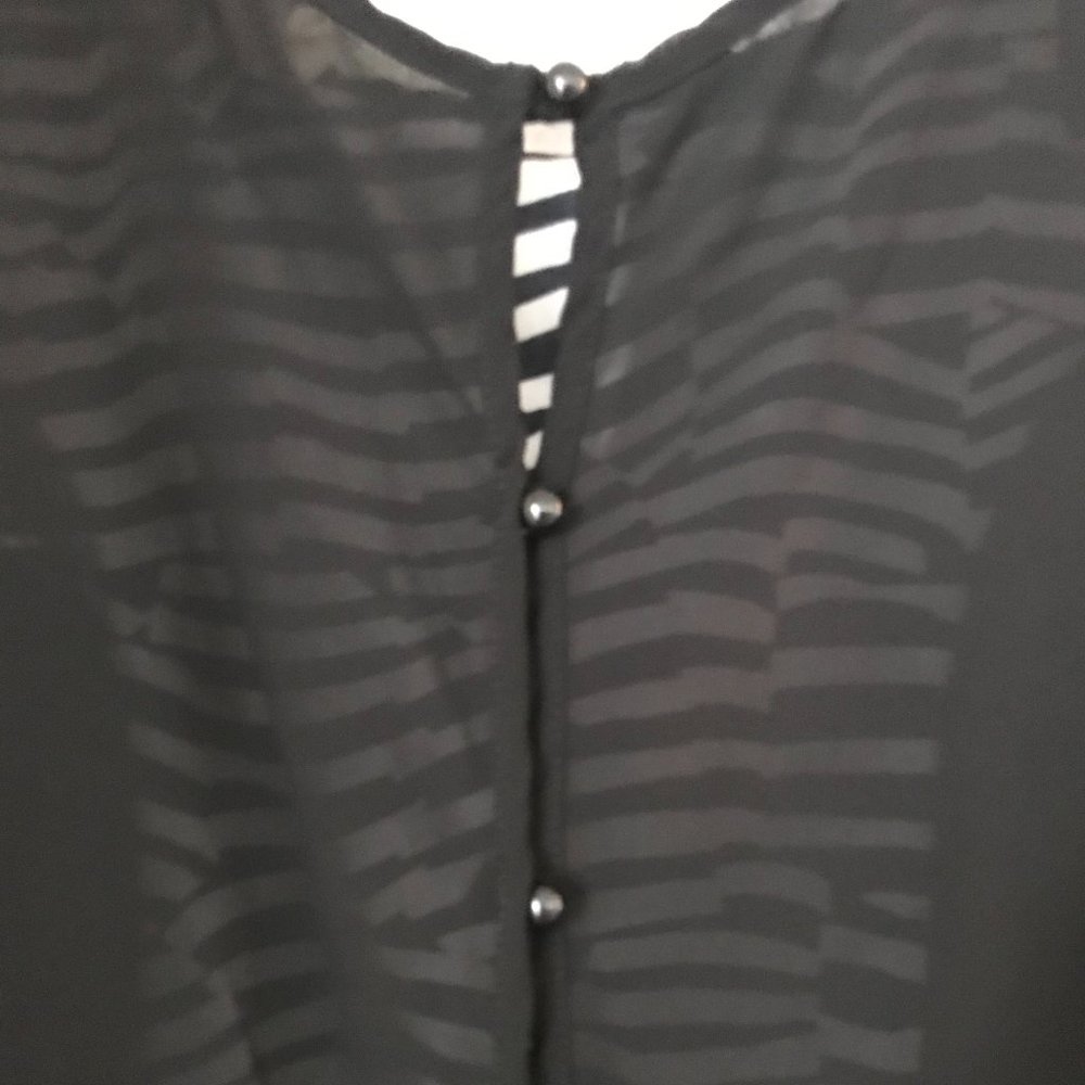 ToTo Collection Sleeveless High/Low Top - Picture 6 of 8